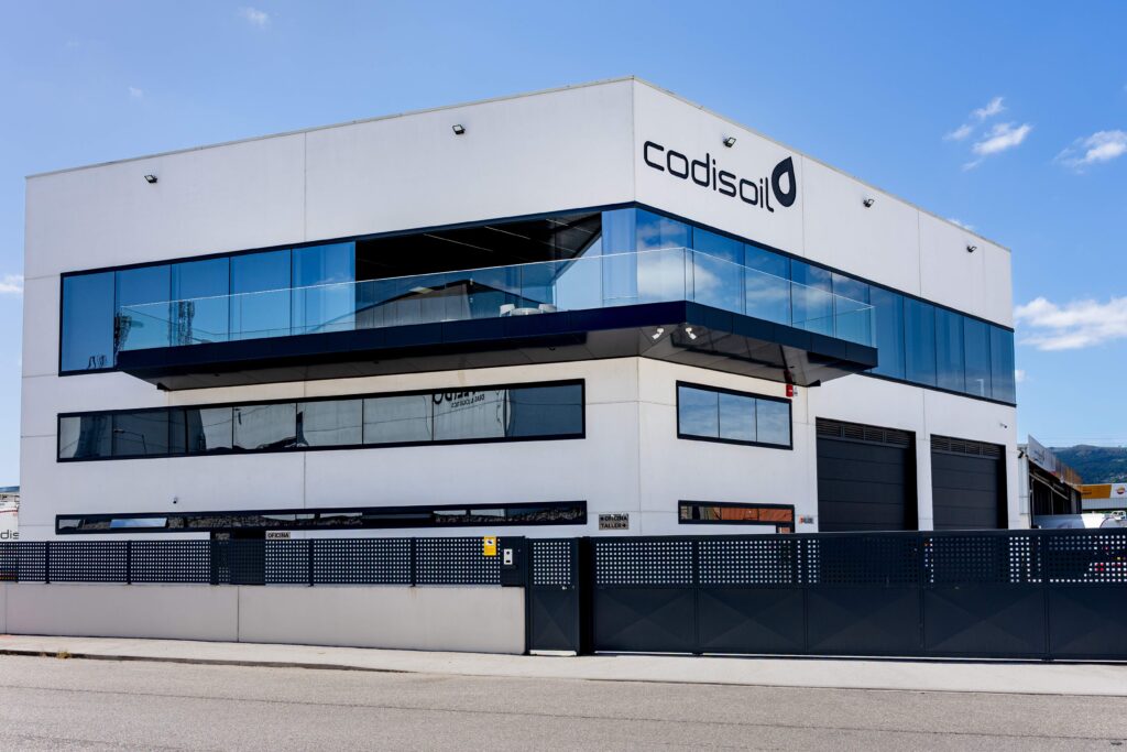 cierre acristalado, ventanas y aislamiento para nave industrial