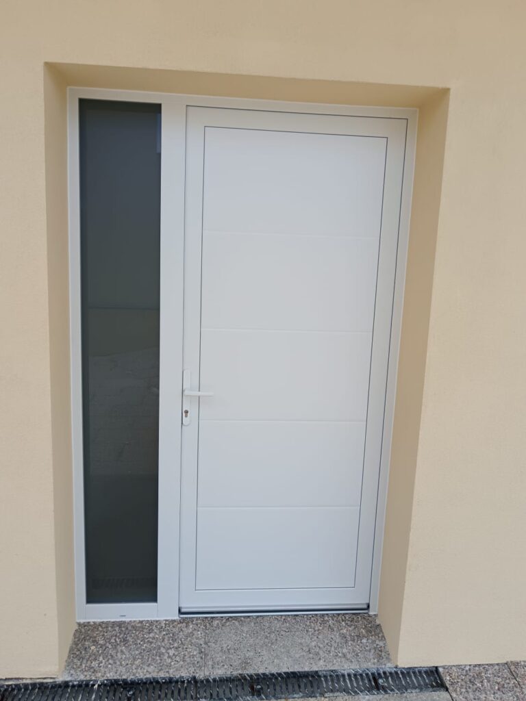 carpintería de aluminio y pvc para puertas y ventanas de vivienda unifamiliar
